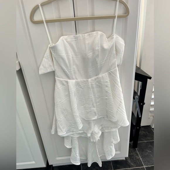 Off the shoulder white romper with train - Picture 2 of 4